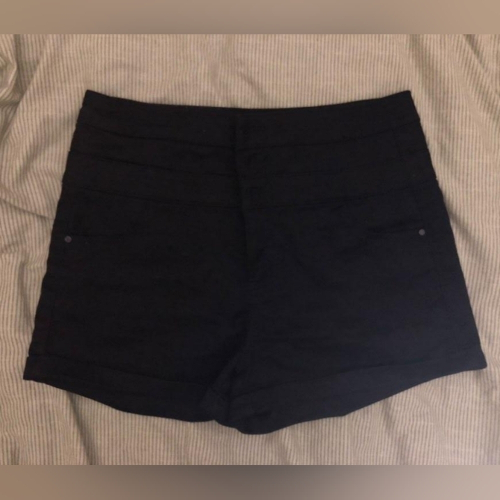Tinseltown Women's size 9 high waisted black jean shorts